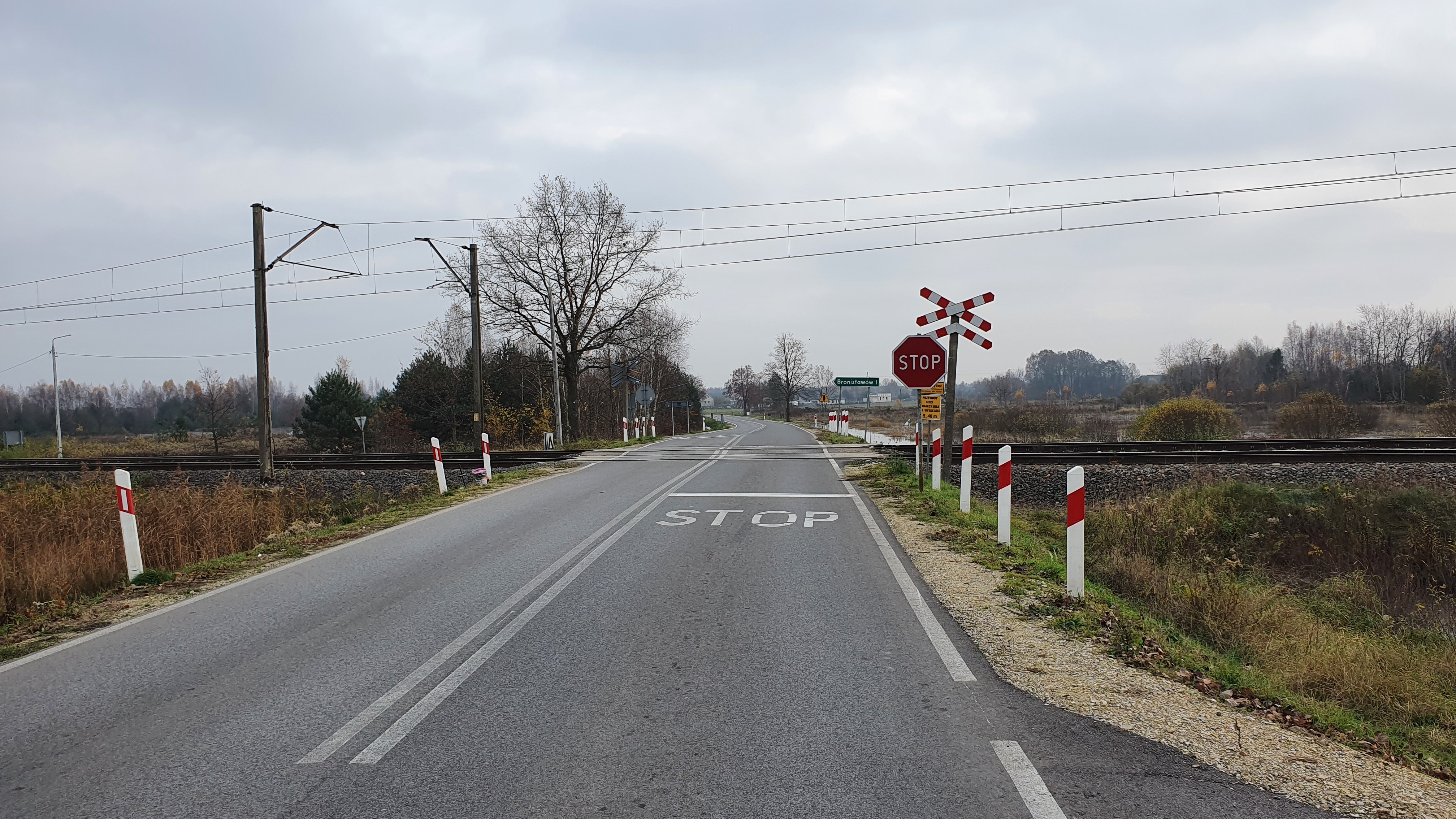 Czy w przedstawionej sytuacji dojeżdżasz do przejazdu kolejowego jednotorowego?