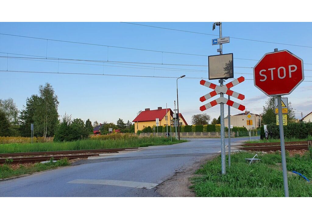 Czy dojeżdżając do tak oznakowanego przejazdu możesz spodziewać się ograniczonej widoczności?